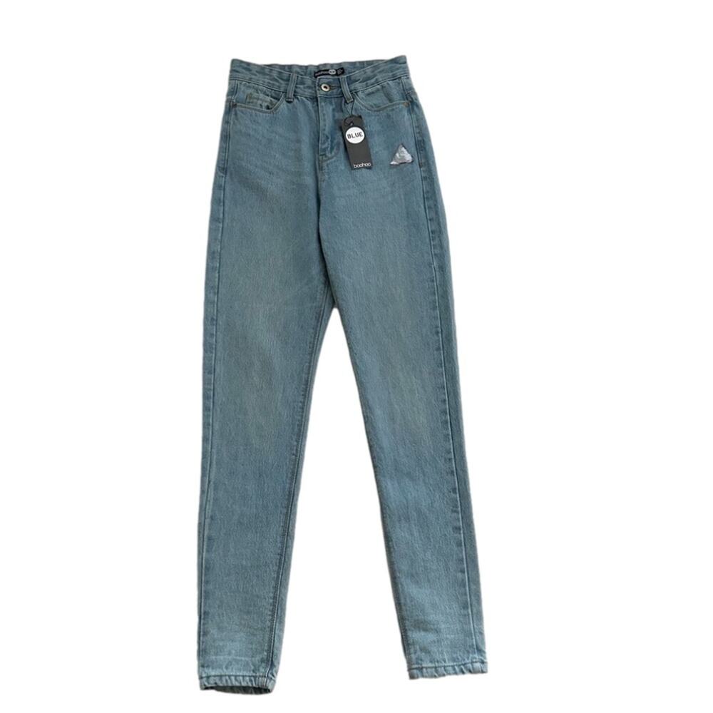 Boohoo Mom Jeans Light Wash High Rise Relaxed Fit Mom Jeans Size 2 NEW